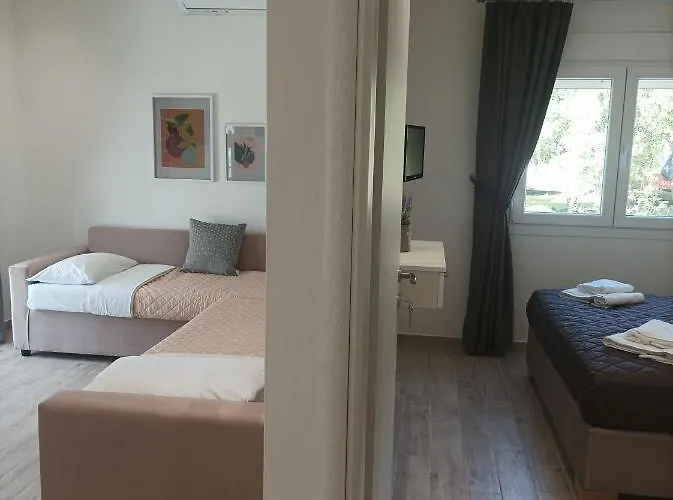 Christos Family Pachis Beach-glyfoneri *